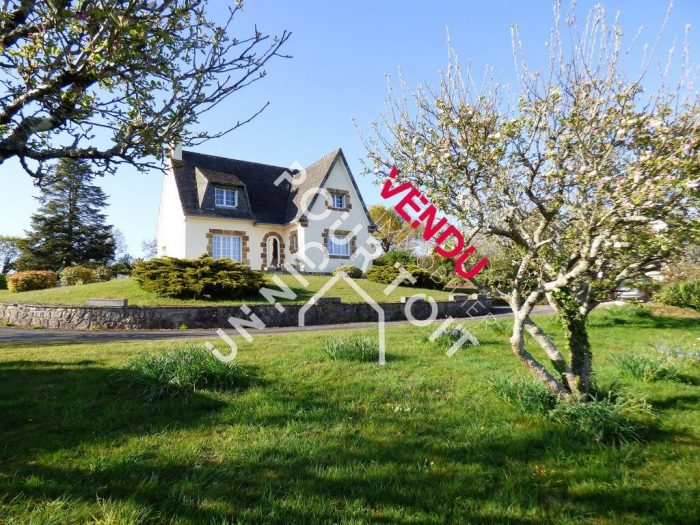 Maison traditionnelle à vendre, 6 pièces - Hôpital-Camfrout 29460