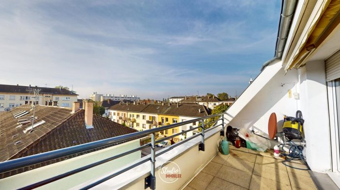 Photo Schiltigheim : Appartement 4 pièces de 103m² au sol et 89m² (Carrez) avec terrasse, rénové en 2023 image 2/6