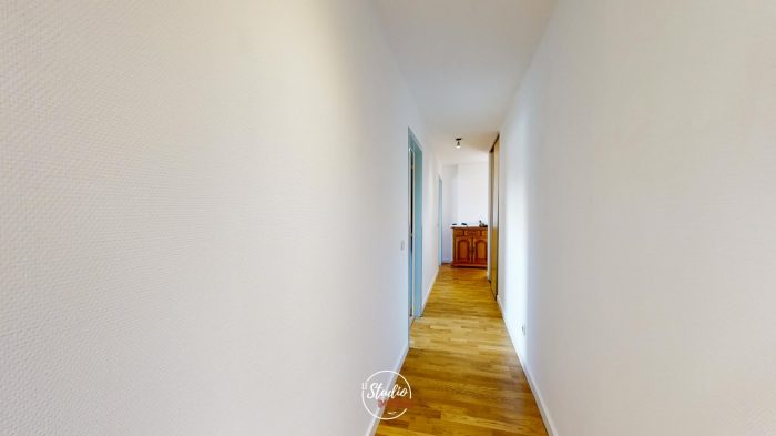 Photo Schiltigheim : Appartement 4 pièces de 103m² au sol et 89m² (Carrez) avec terrasse, rénové en 2023 image 4/6