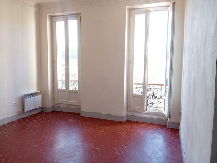 Appartement à louer, 2 pièces - Marseille 13015