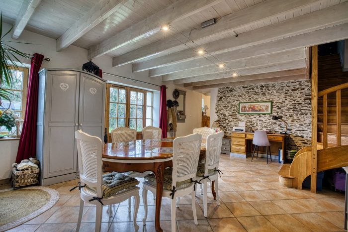 Maison ancienne à vendre, 5 pièces - Saint-Étienne-du-Bois 85670