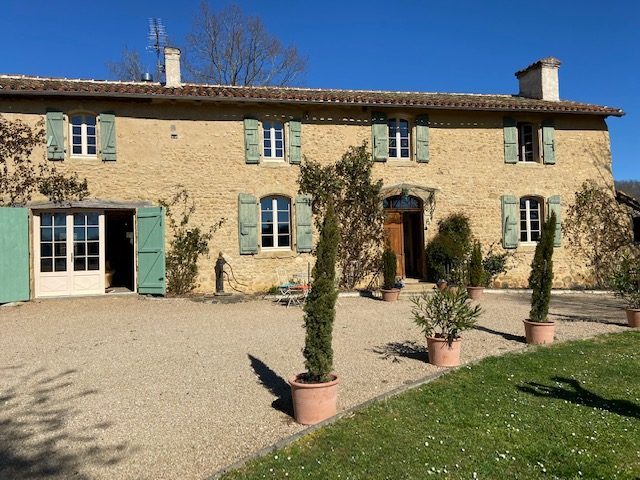 Old house for sale, 8 rooms - Miélan 32170