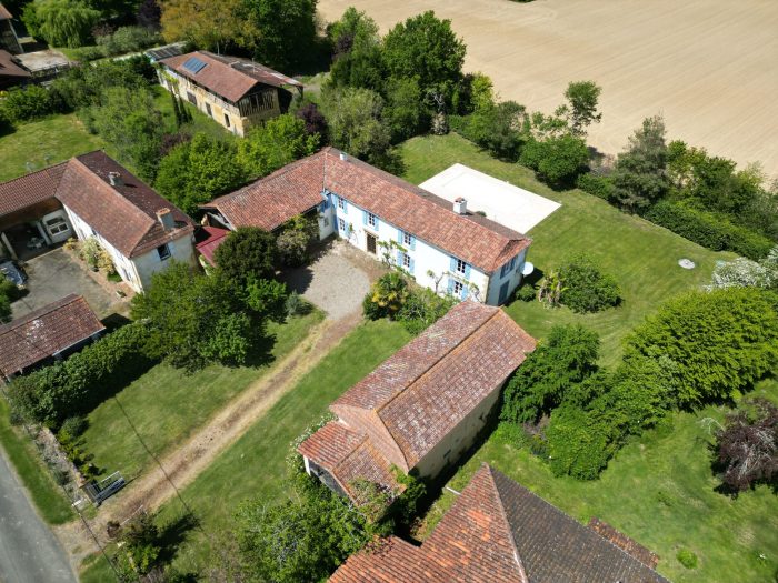 Country house for sale, 9 rooms - Miélan 32170
