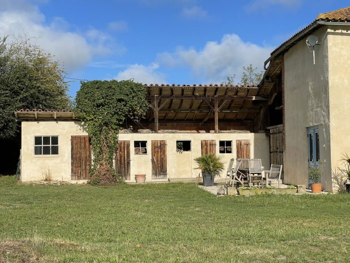 Photo Authentique ferme restaurée avec grand jardin et vue Pyrénées image 35/47