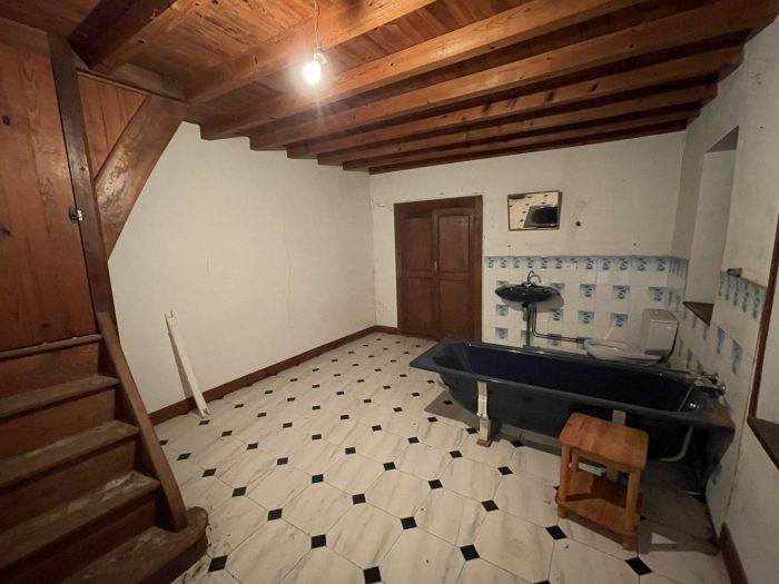 Old house for sale, 7 rooms - Monlaur-Bernet 32140