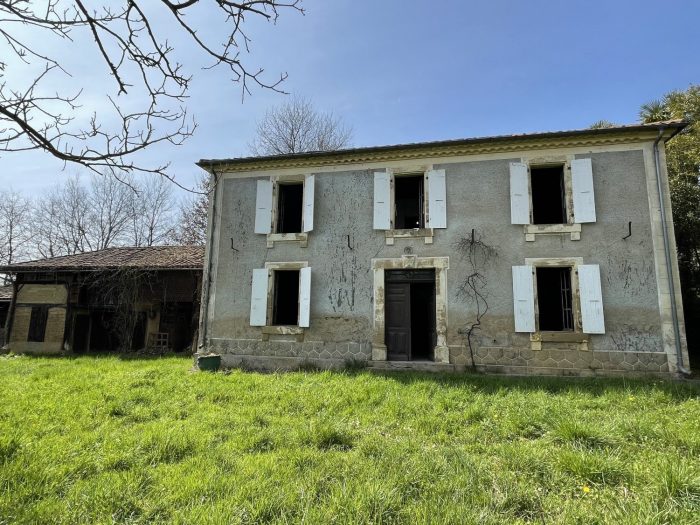 Old house for sale, 7 rooms - Monlaur-Bernet 32140
