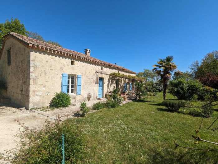 Old house for sale, 5 rooms - Lectoure 32700