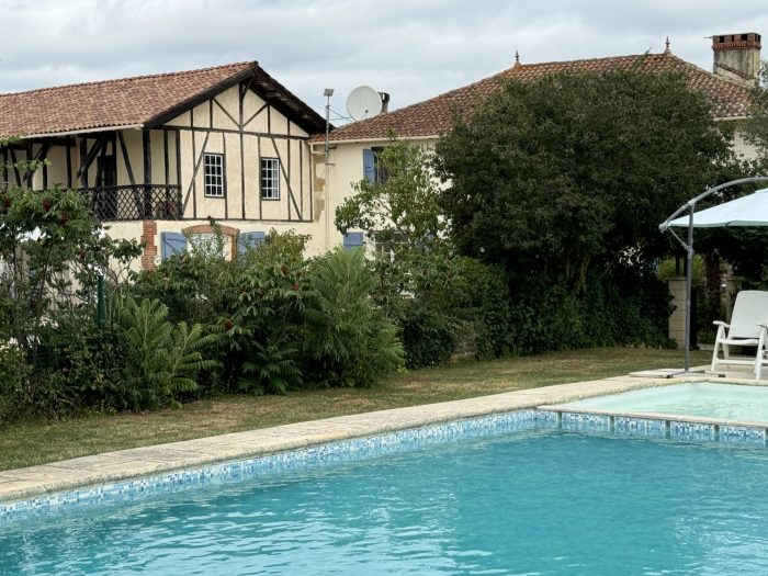 Maison ancienne à vendre, 22 pièces - Mirande 32300