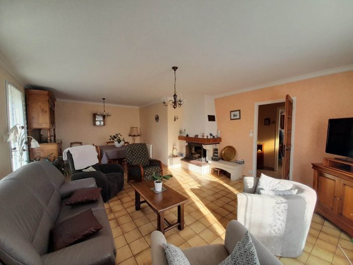 Maison individuelle à vendre, 5 pièces - La Chaize-le-Vicomte 85310