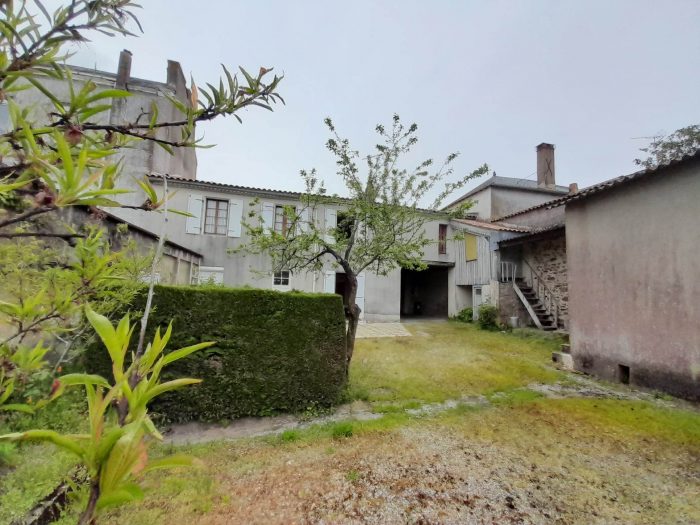 Maison individuelle à vendre, 8 pièces - La Chaize-le-Vicomte 85310