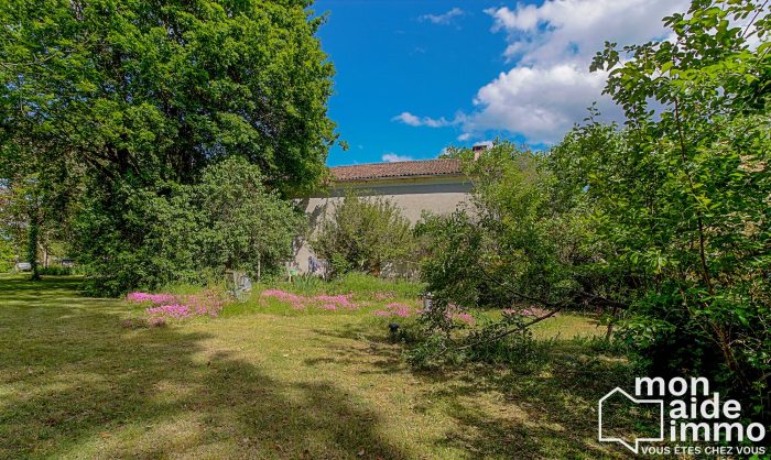 Photo Très belle Girondine sur  un remarquable jardin arboré de plus de 7000m² image 31/50