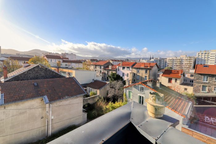 Old house for sale, 5 rooms - Clermont-Ferrand 63000