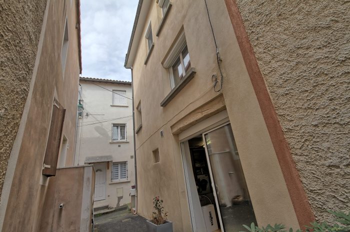 Old house for sale, 5 rooms - Mur-sur-Allier 63111