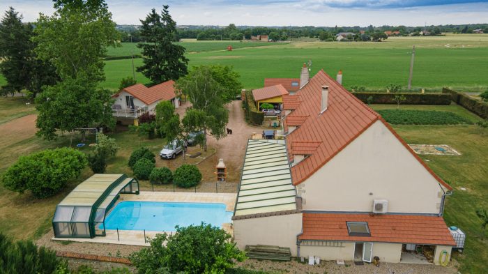 Country house for sale, 8 rooms - Saint-Pourçain-sur-Sioule 03500
