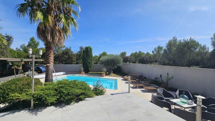 Photo Villa en R+1 de 160m² avec piscine sans vis-à-vis. image 29/32