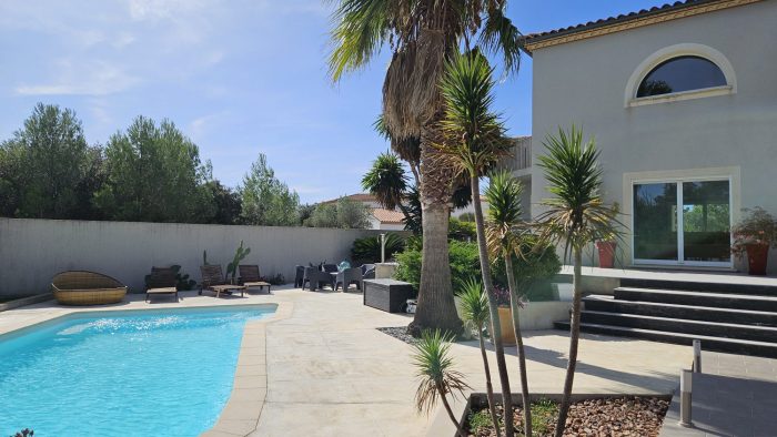 Photo Villa en R+1 de 160m² avec piscine sans vis-à-vis. image 22/32