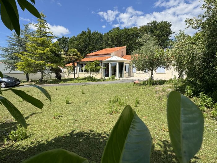 Maison traditionnelle à vendre, 8 pièces - Saint-Augustin 17570