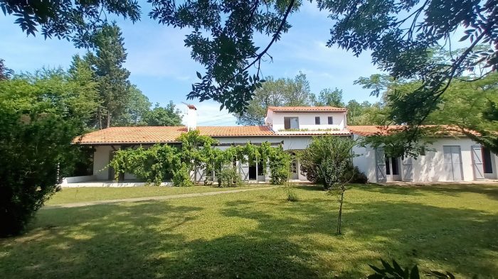 Maison traditionnelle à vendre, 6 pièces - Saintes 17100