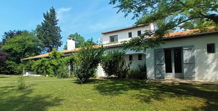 Maison traditionnelle à vendre, 6 pièces - Saintes 17100