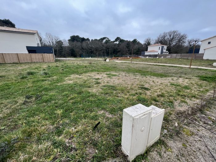 Terrain constructible à vendre, 03 a 27 ca - Saint-Augustin 17570