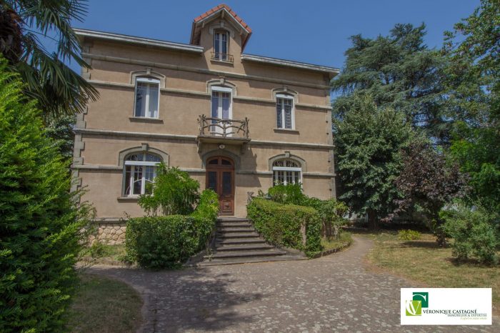 Maison bourgeoise à vendre, 8 pièces - Graulhet 81300