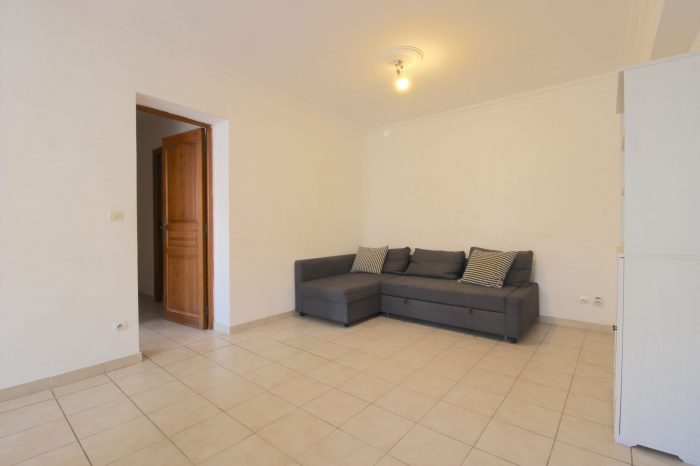 Appartement à louer, 3 pièces - Aix-en-Provence 13100