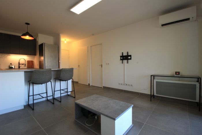 Appartement à louer, 2 pièces - Aix-en-Provence 13090