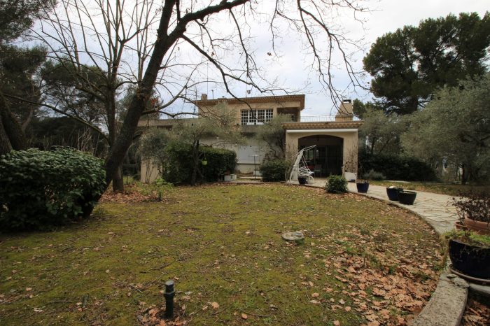 Villa à vendre, 8 pièces - Aix-en-Provence 13090