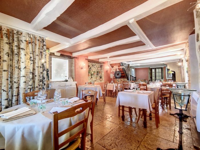 Restaurant, bar à vendre, 350 m² 60 places - Le Montsaugeonnais 52190