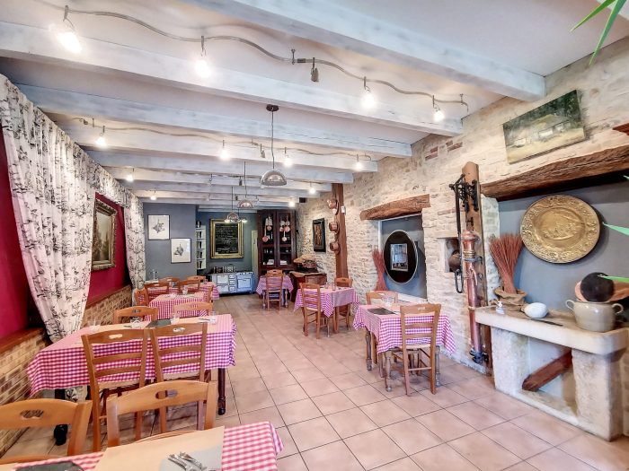 Restaurant, bar à vendre, 350 m² 60 places - Le Montsaugeonnais 52190