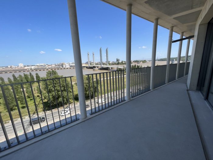Dernier étage - T4 avec terrasse - Premiere ligne vue Garonne