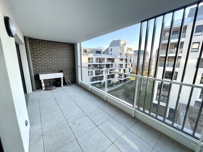 Photo Magnifique appartement de 83 m² habitables, avec 2 balcons, situé à Strasbourg Secteur Hôpital Civil (Résidence BELL’ILL) image 2/16