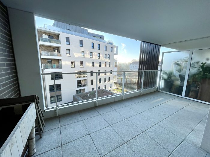 Photo Magnifique appartement de 83 m² habitables, avec 2 balcons, situé à Strasbourg Secteur Hôpital Civil (Résidence BELL’ILL) image 3/16
