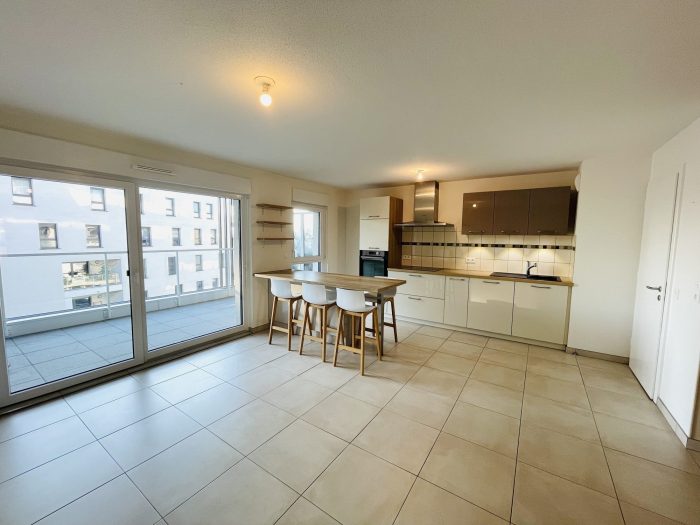 Photo Magnifique appartement de 83 m² habitables, avec 2 balcons, situé à Strasbourg Secteur Hôpital Civil (Résidence BELL’ILL) image 4/16