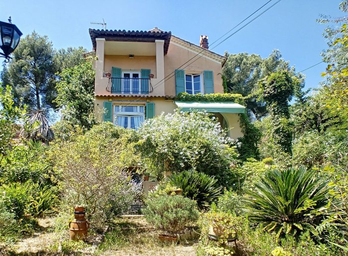 Maison traditionnelle à vendre, 10 pièces - La Seyne-sur-Mer 83500