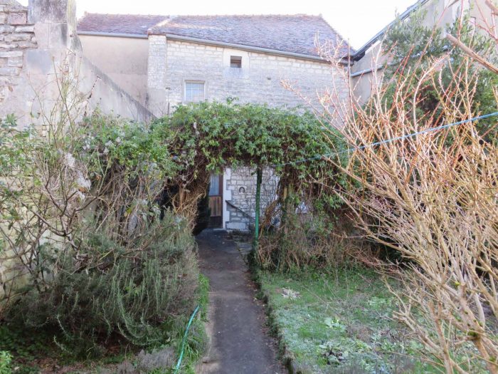 Photo EXCLUSIVITE, Maison à rénover, avec jardinet et garage à COURSON LES CARRIERES image 11/12