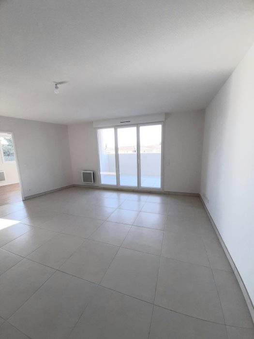 Appartement à louer, 4 pièces - Nîmes 30000