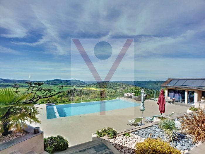 Villa à vendre, 9 pièces - Bourg-en-Bresse 01000