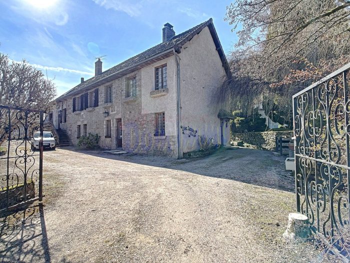Maison ancienne à vendre, 12 pièces - Saint-Agnan 58230