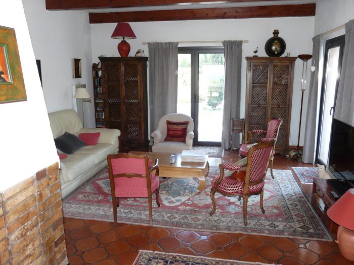 Villa à louer, 7 pièces - Saint-Cyr-sur-Mer 83270