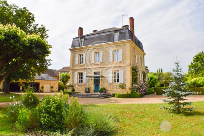 Photo Somptueuse demeure de maître du XIXe siècle avec piscine et intérieur raffiné à Montignac image 21/33