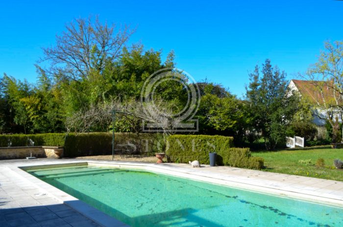 Photo Somptueuse demeure de maître du XIXe siècle avec piscine et intérieur raffiné à Montignac image 30/33