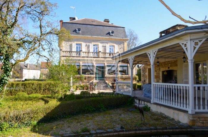 Photo Somptueuse demeure de maître du XIXe siècle avec piscine et intérieur raffiné à Montignac image 27/33