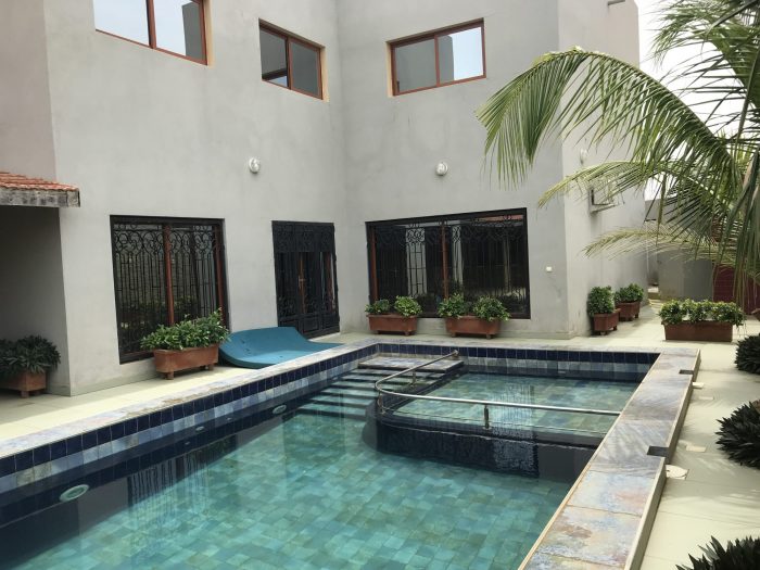 Saly - Belle villa de 7 chambres avec piscine