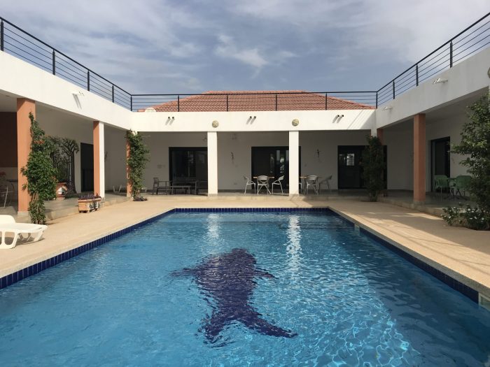 Saly - Villa de 5 chambres avec piscine sur 2000 m de terrain