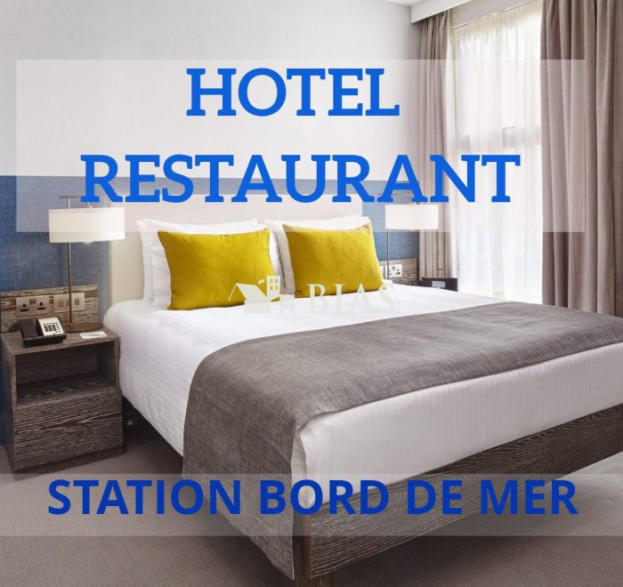 HOTEL de centre ville avec RESTAURANT style BISTROT à vendre MURS & FONDS dans une station TOURISTIQUE en BORD de mer