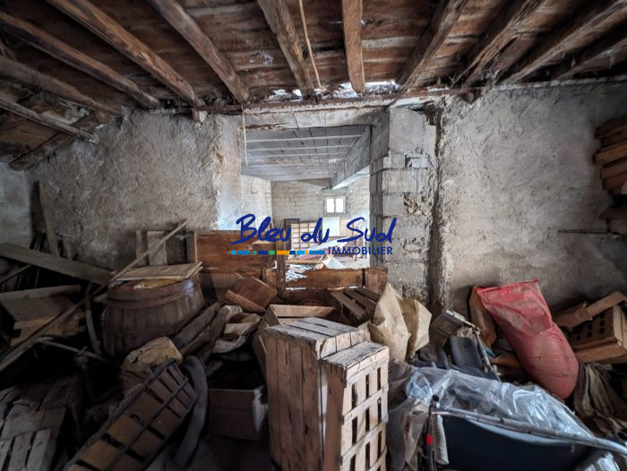 Photo Maison de village à rénover avec grand garage / atelier et terrains agricoles image 7/12