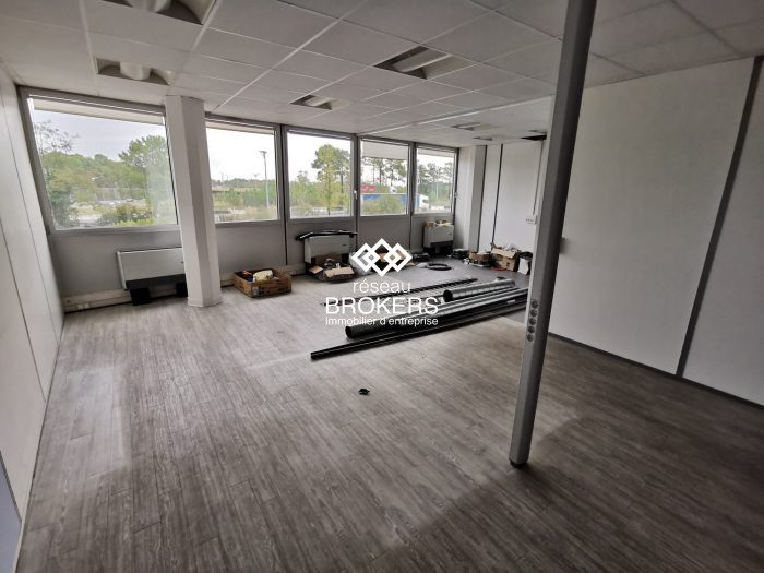 Bureau à louer, 281 m² - Pessac 33600