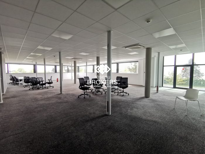 Bureau à louer, 577 m² - Mérignac 33700