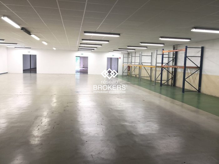 Local professionnel à louer, 890 m² - Joué-lès-Tours 37300